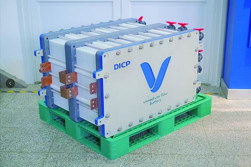 科研人員成功開發(fā)新型全釩液流電池單體電堆 推動(dòng)儲(chǔ)能技術(shù)發(fā)展